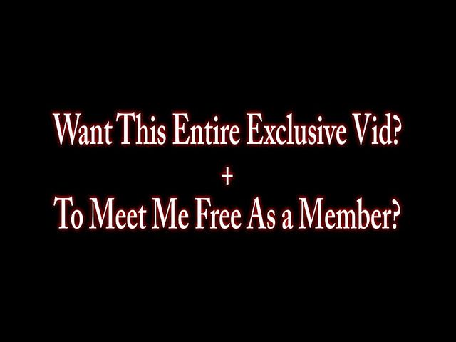 Curvy MILF Sara Jay masturbating for the fans