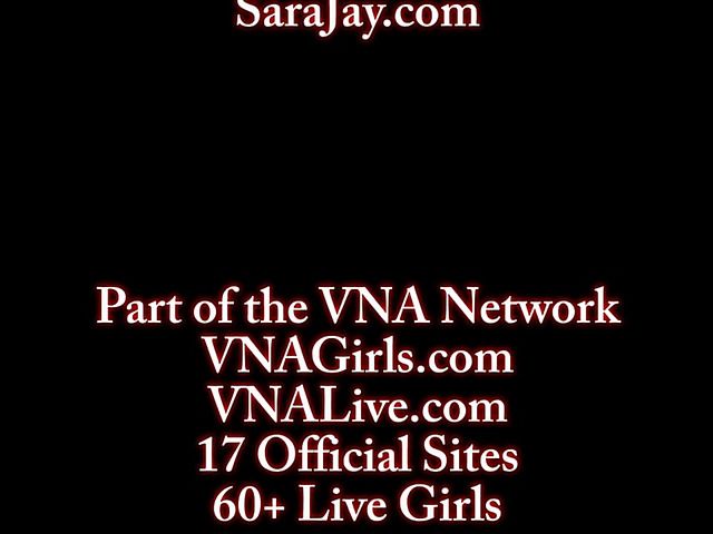 Curvy MILF Sara Jay masturbating for the fans