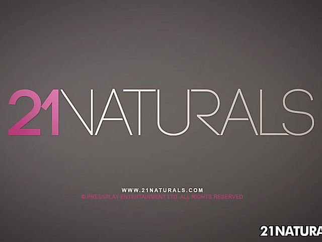 Sensual sex in the garden with all-natural girl