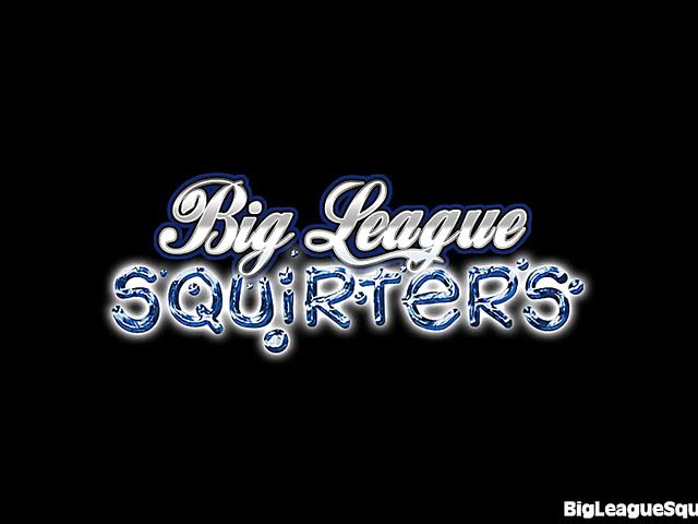 Nice brunette gets screwed and squirts all over the bed