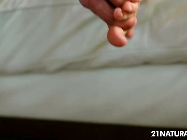 Bare foot girl gets some pussy stuffing