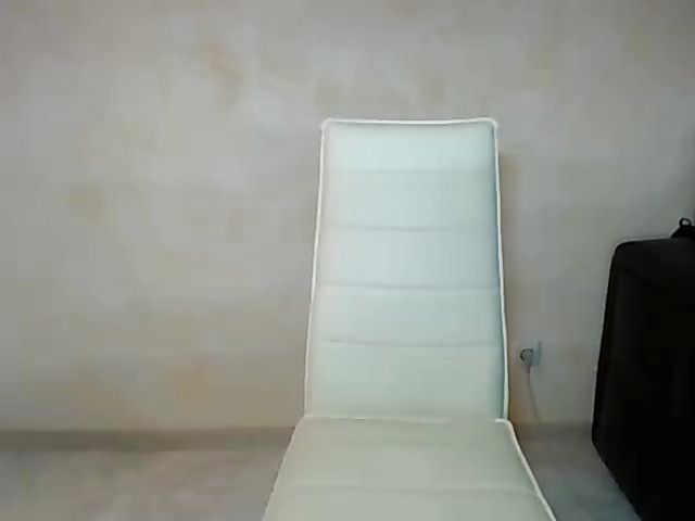 Busty webcam model dildos her perfect ass