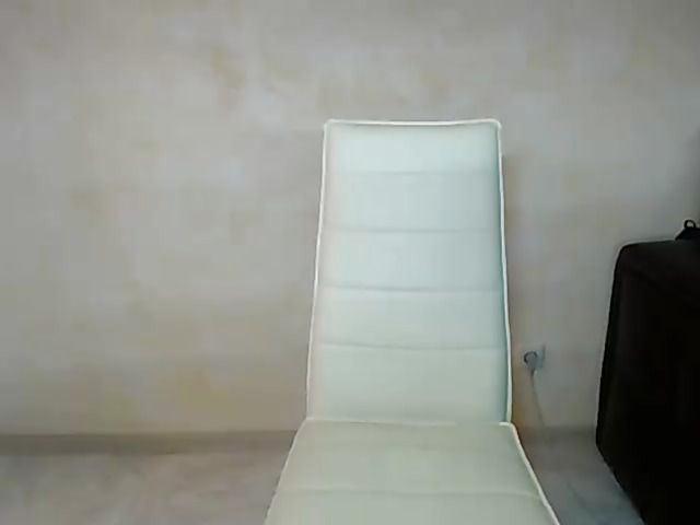 Busty webcam model dildos her perfect ass