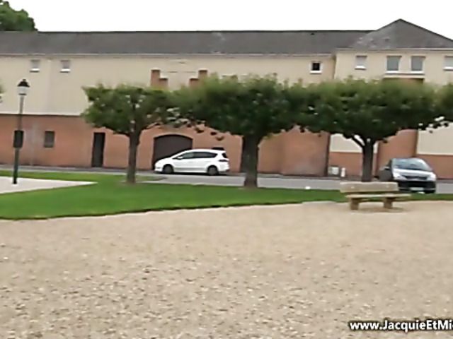 Outdoor DP with 20 year old amateur Sindy