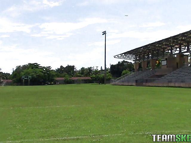 Hot chick Melissa Moore is fucking horny after workout