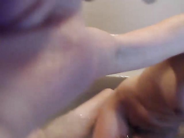 Horny amateur couple in the bathtub fuck for the cam