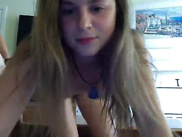 Guy drills his teen GFs sexy ass on web camera