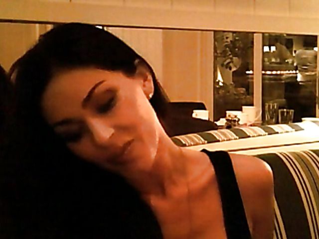 Gorgeous actress Jasmine Waltz new home video