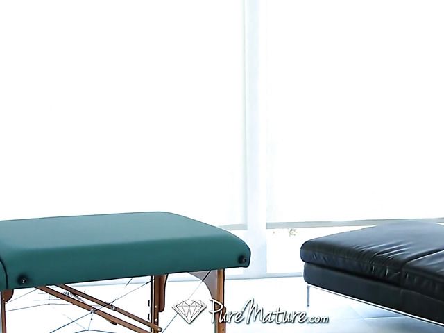 Naked huge titty MILF Lisa Ann massaged and fucked