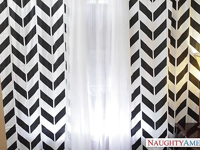 Mature Sara Jay with a pair of huge boobs loves hard sex