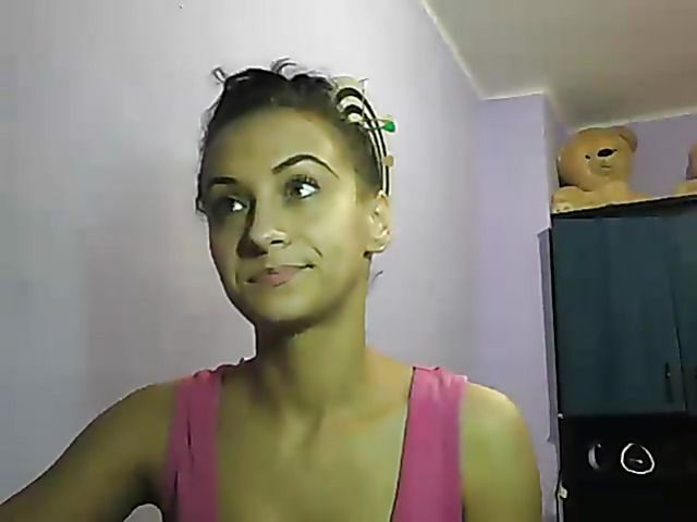 Teen brunette sucks her boyfriend off on webcam again