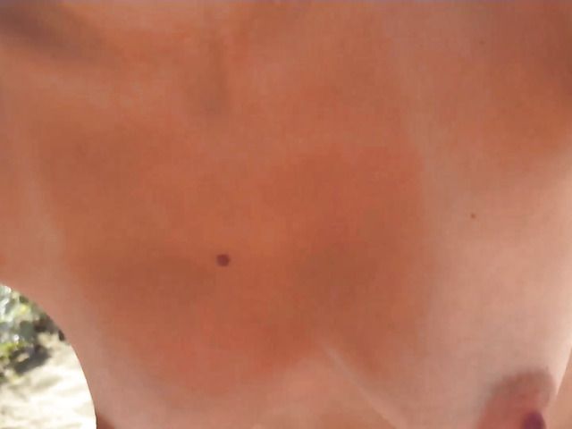 Blowjob and pussy slamming in the sun with hot girlfriend