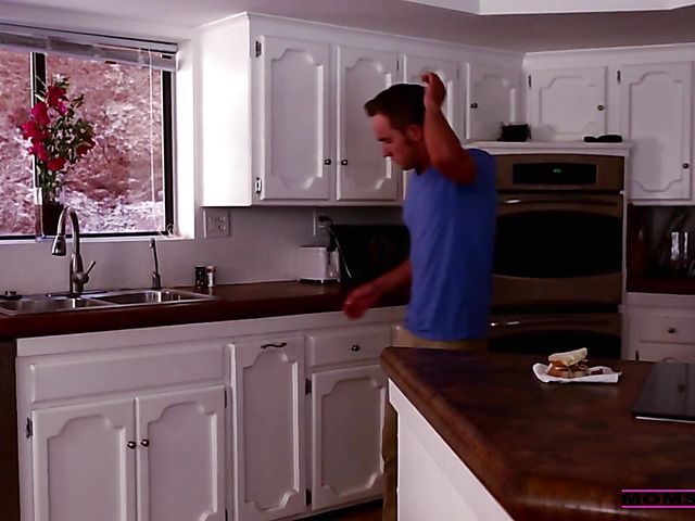 Hot stepmom Bianca Breeze is in the mood for sex