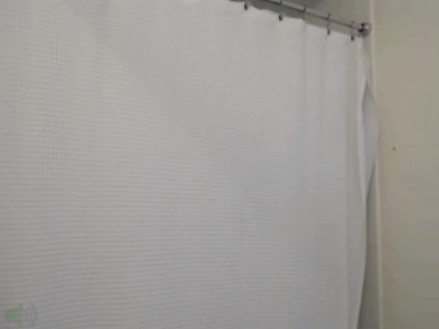 Busty webcam babe with athletic body takes a bath