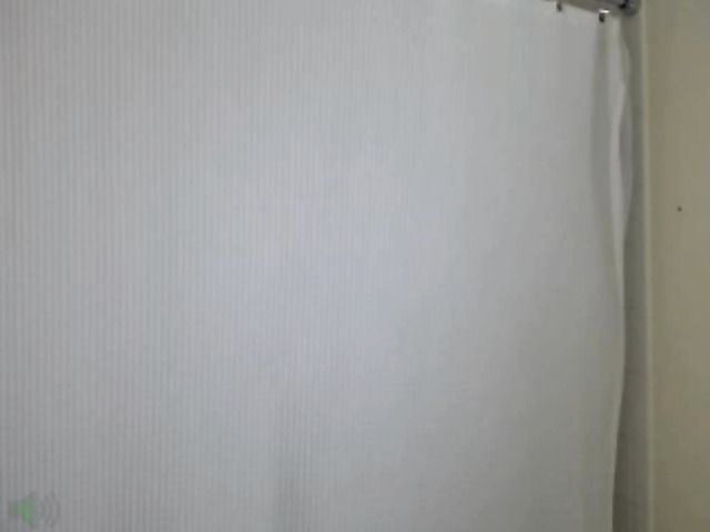 Busty webcam babe with athletic body takes a bath