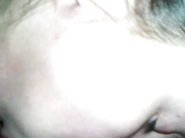 Amateur sucks big cock like a champ in a car