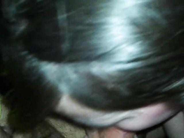 Amateur sucks big cock like a champ in a car