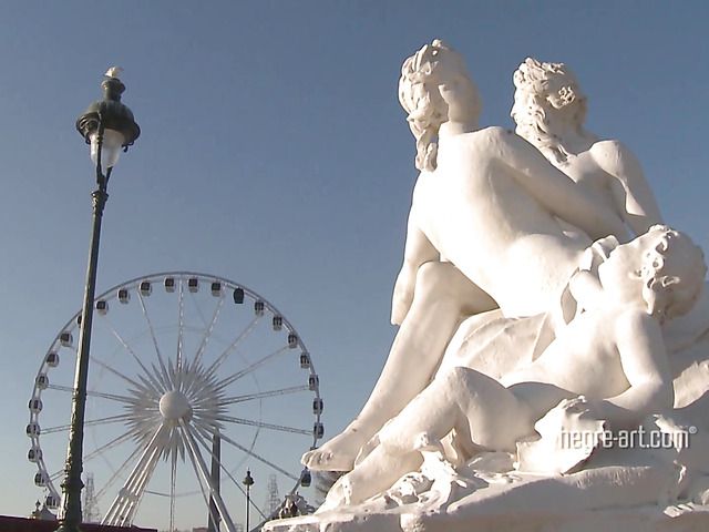 Busty Marisa gets naked in public in Paris