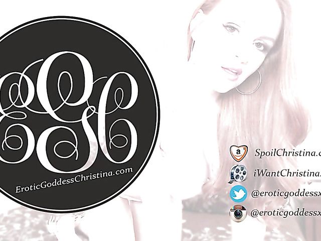 Redhead with beautiful ass takes off her jeans