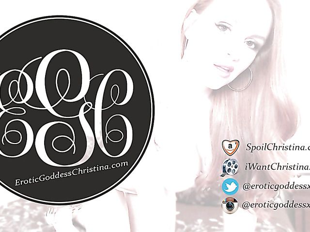 Redhead takes off her shoes and flaunts her feet