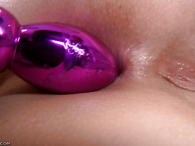 Shaved pussy babe Ashley Jane toying her asshole