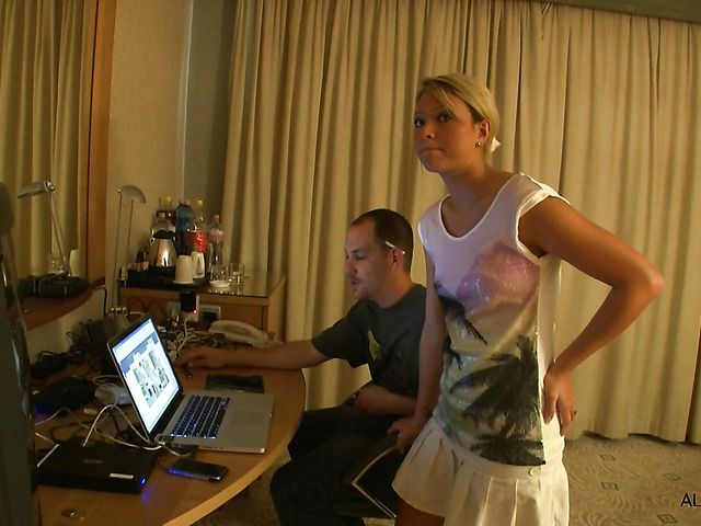 Wet Natalia Forrest plays with her shaved pussy in the bath