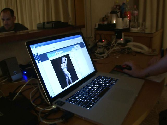 Wet Natalia Forrest plays with her shaved pussy in the bath