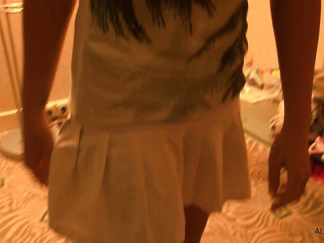 Wet Natalia Forrest plays with her shaved pussy in the bath