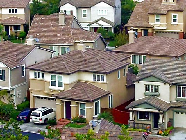 Blonde MILF Julia Ann with huge juggs gets fucked nicely