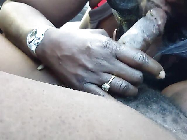 Fat ass ebony amateur in shades sucking cock in the car