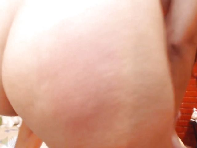 Naked latina cam girl with huge bubble butt