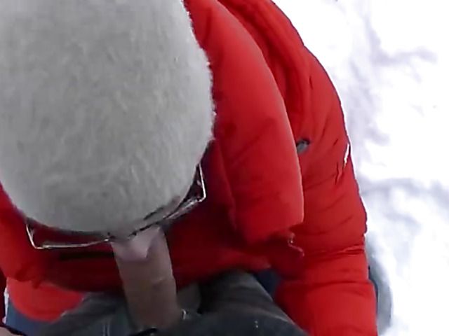 Girlfriend sucking dick in the snow