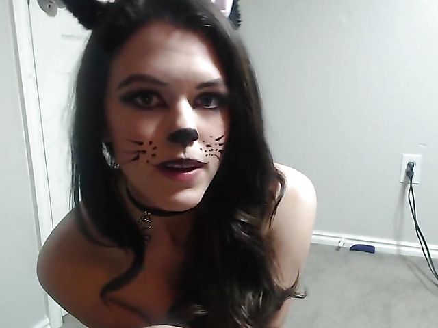 Playful kitty toying her asshole on webcam