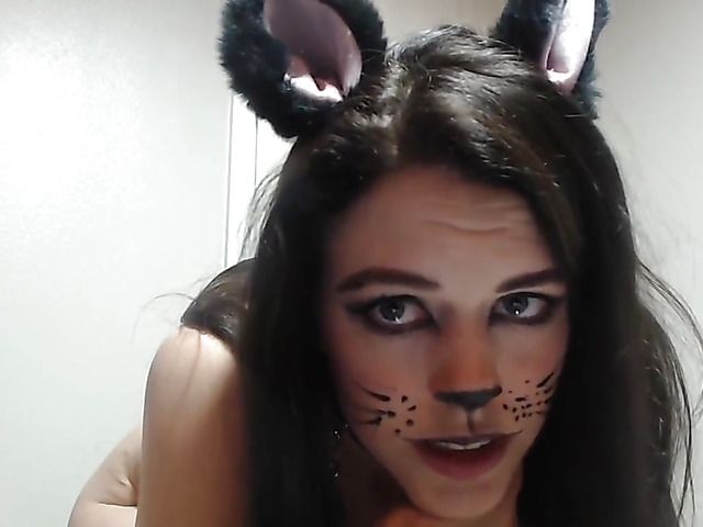 Playful kitty toying her asshole on webcam
