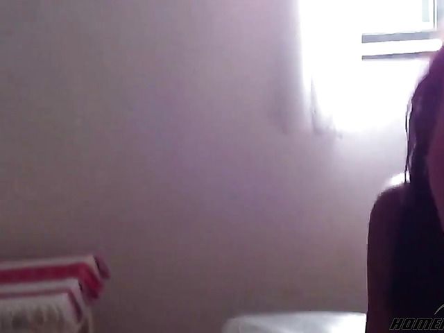 Amateur flaunts her hot ass and gets banged