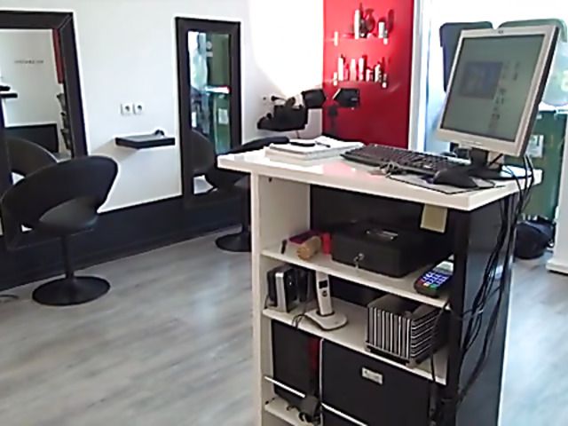 Threesome sex in the beauty salon with busty beurette