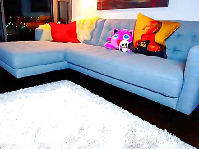 Cam babe masturbates and shows off her hot tits