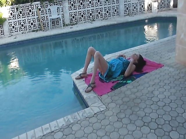Virtual sex by the pool with a shaved girl