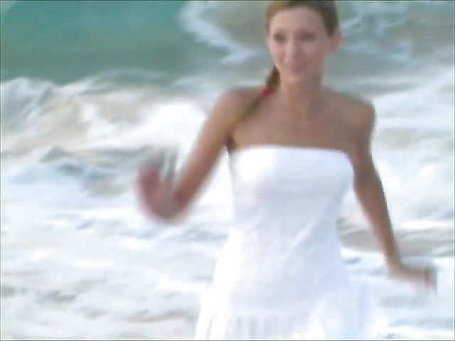 Amateur girl with perfect boobs goes topless on the beach