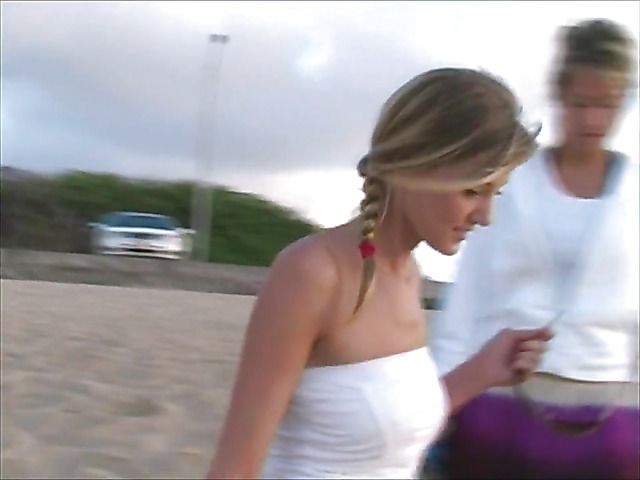 Amateur girl with perfect boobs goes topless on the beach