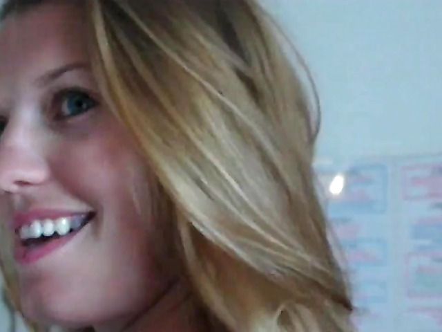 Hot girlfriend gets fucked with a toy in the ass