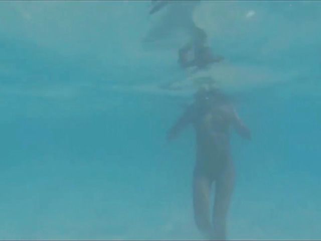 Sexy babe poses naked on the beach and skinny dip