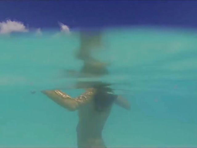 Sexy babe poses naked on the beach and skinny dip