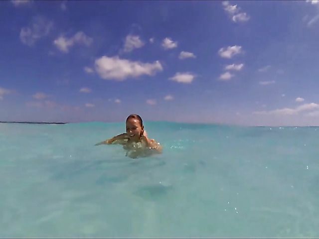 Sexy babe poses naked on the beach and skinny dip