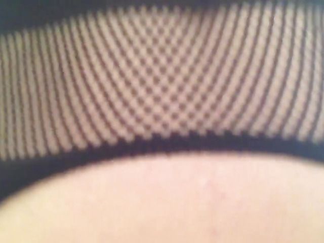 Amateur massages a cock with her shaved pussy