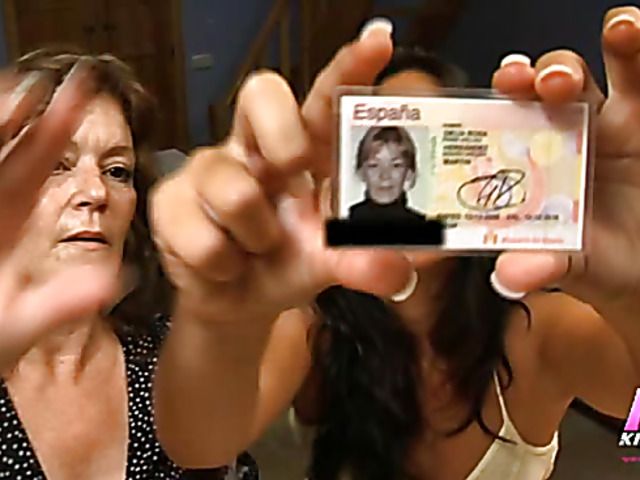 Mom and daughter threesome with Jazmina and Delia Rosa