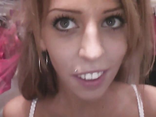 Sex in the changing room with cute teen GF