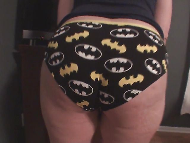 Amateur assjob with a big ass Batman fan