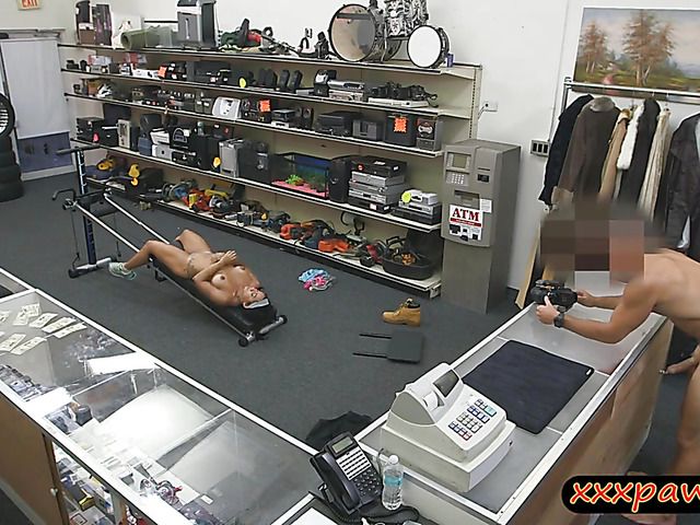 Muscular chick sells her gym equipment and screwed by pawn guy