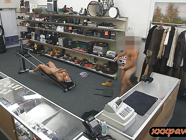 Muscular chick sells her gym equipment and screwed by pawn guy